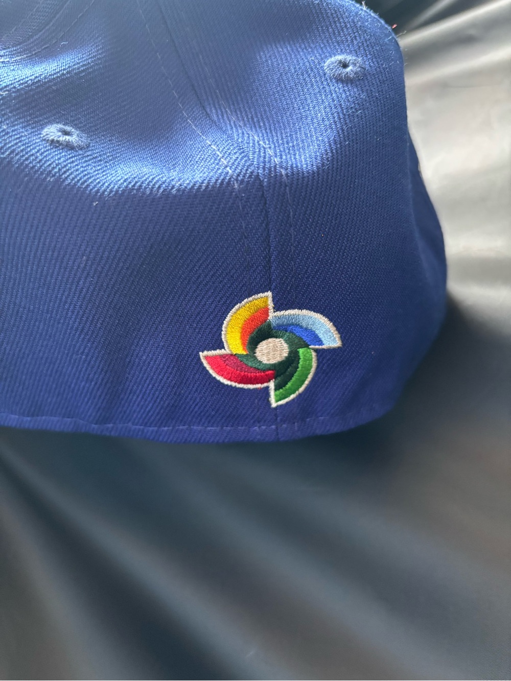 New Era Kids Navy and Red 59FIFTY Cap with Dominican Flag Patch - Picture 4 of 9